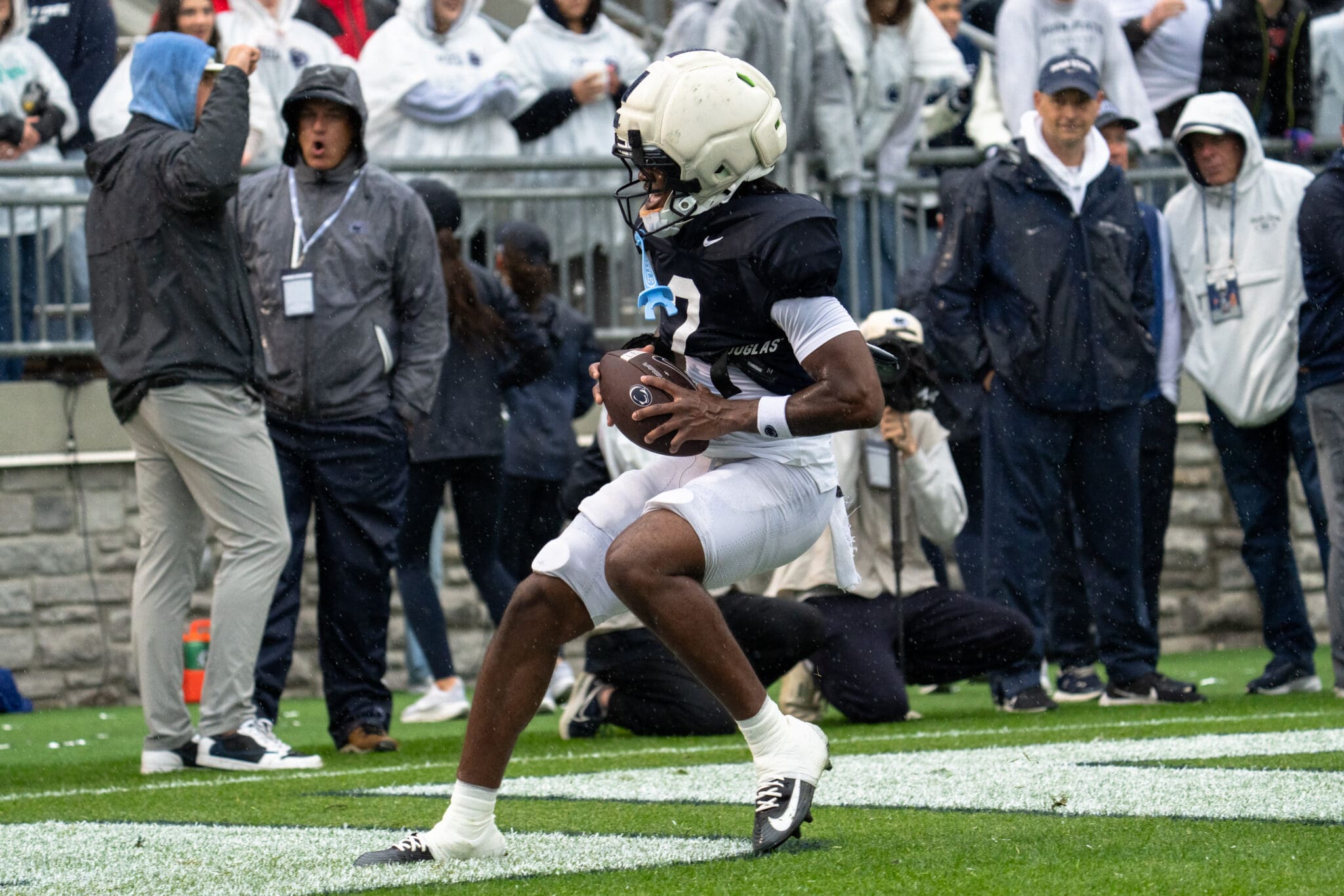 Transfer receiver Zay Robinson scores during 7-on7.